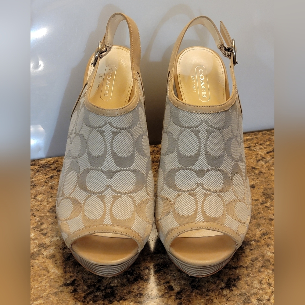 Coach Janet Signature Tan Light Khaki Sand Wedge Sandals A8186 Size 7.5 Women's - Picture 3 of 8